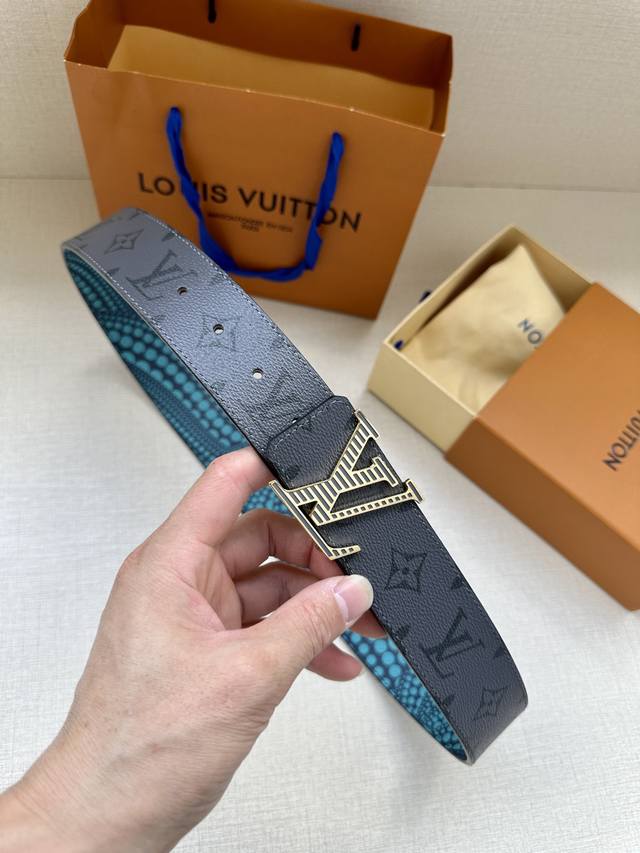 路易威登与草间弥生再度联袂 在合作系列中推出 LV x YK LV Webbing 腰带 于棉布表面重绘这位日本艺术家多次解构的南瓜图案 金属科技搭扣标注 LV