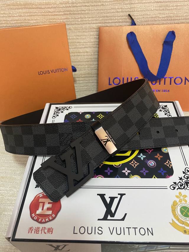 Lv..路易..威登原单 材质 原单牛皮腰带 百分百头层牛皮腰带保证真皮 24K纯钢扣 专柜原单品质 做工精细 时尚大牌 送人自用首选 包装 请认准如图专柜包装