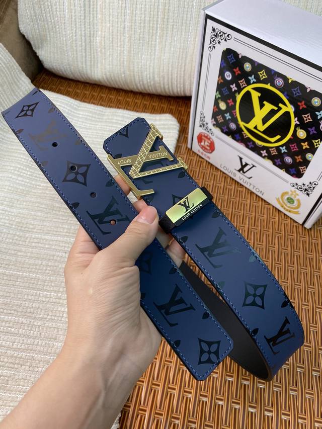 Lv..路易..威登原单 材质 原单牛皮腰带 百分百头层牛皮腰带保证真皮 24K纯钢扣 专柜原单品质 做工精细 时尚大牌 送人自用首选 包装 请认准如图专柜包装