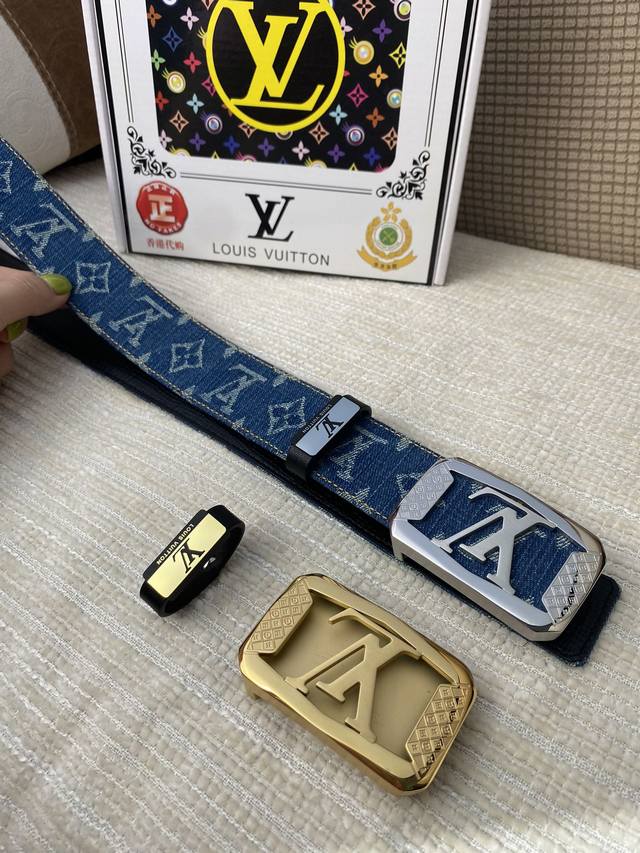 Lv..路易..威登原单 材质 原单牛皮腰带 百分百头层牛皮腰带保证真皮 24K纯钢扣 专柜原单品质 做工精细 时尚大牌 送人自用首选 包装 请认准如图专柜包装