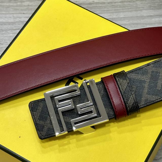 Fendi 芬迪 专柜同款 宽4.0Cm 双环正反用腰带 Ff按钉搭扣 酒红色cuoio Romano皮革材质 反面面料带有烟草黄和黑色ff图案 黑色珐琅金属饰