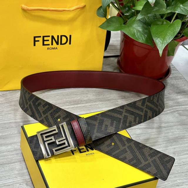 Fendi 芬迪 专柜同款 宽4.0Cm 双环正反用腰带 Ff按钉搭扣 酒红色cuoio Romano皮革材质 反面面料带有烟草黄和黑色ff图案 黑色珐琅金属饰