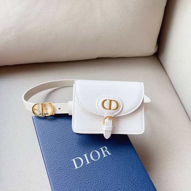 D Ior腰包扣金色 内侧饰以*Christian Dior Paris*标志 富有光泽的金色饰面金属细节 皮带2.0Cm精品