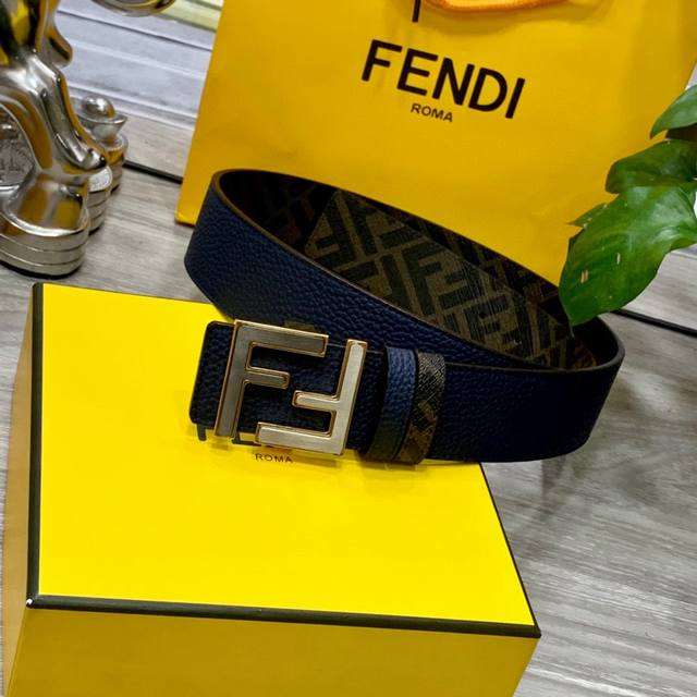 Fendi 芬迪 专柜同款 宽cm 双环正反用腰带 Ff按钉搭扣 兰色cuoio Romano皮革材质 反面面料带有烟草黄和黑色ff图案 黑色珐琅金属饰面 时尚