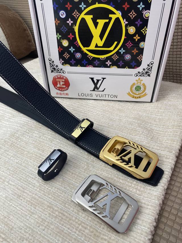 Lv..路易..威登自动带材质 原单牛皮腰带 百分百头层牛皮腰带保证真皮 24K纯钢扣 专柜原单品质 做工精细 时尚大牌 送人自用首选包装请认准如图专柜包装赠送