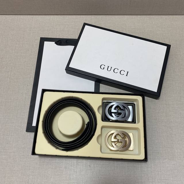 古驰gucci精品款 双扣礼盒套装 含礼盒 专柜有售 Gucci专柜在售正品 此款采用头层牛皮制作 走线油边细致 正品开模 搭配广州原版扣经久耐用 3 5Cm规