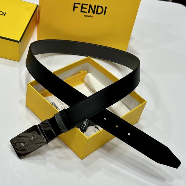 Fendl 小怪兽 专柜同款 宽35Mm 原单进口双面头层牛皮 搭配原版尾夹扣 完美的手感.油边 出众的细节 高清实拍 货真价实 品质保证