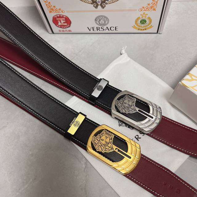 品名 Versace.范思哲 材质 原单牛皮腰带 百分百头层牛皮腰带保证真皮 24K纯钢扣 专柜原单品质 做工精细 时尚大牌 送人自用首选包装 请认准如图专柜包