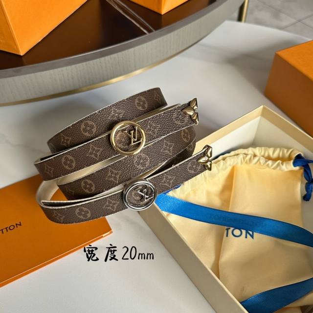 Lv S-Lock系列 寬度20Mm 驢家法國女士腰帶 全新風格定制帆布面料襯托細膩的進口小牛皮 皮帶末端有金色金屬花卉點綴 花卉側面視有logo鋼印標識 搭配