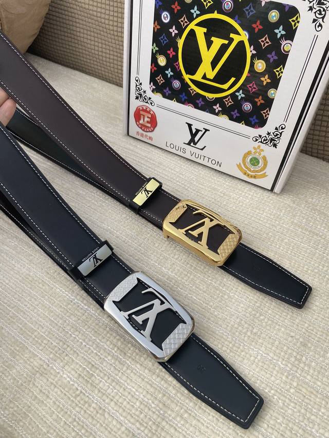 品名 Lv..路易..威登原单 材质 原单牛皮腰带 百分百头层牛皮腰带保证真皮 24K纯钢扣 专柜原单品质 做工精细 时尚大牌 送人自用首选包装 请认准如图专柜