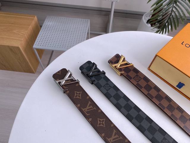 路易威登louis Vuitton 法国 专柜品质 官网同步 宽度3.8Cm 精美钢扣头 原版意大利双面进口原版皮 手感极佳 上身郊果棒 商务休闲两用 长度10