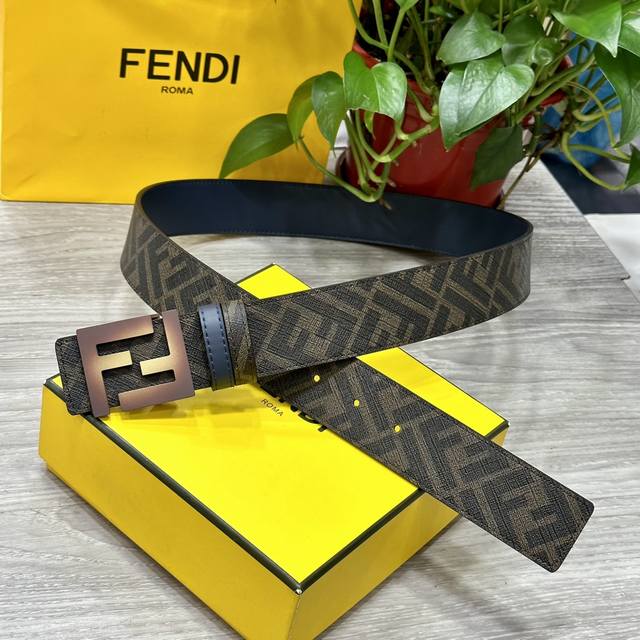 Fendi 芬迪 全套包装 专柜同款 宽4.0Cm 双环正反用腰带 Ff按钉搭扣 兰色cuoio Romano皮革材质 反面面料带有烟草黄和黑色ff图案 四方金