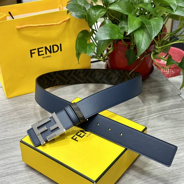 Fendi 芬迪 专柜同款 宽4.0Cm 双环正反用腰带 Ff按钉搭扣 兰色cuoio Romano皮革材质 反面面料带有烟草黄和黑色ff图案 四方金属饰面 时