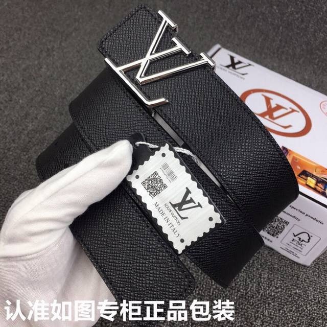 品牌 Lv.路易威登 型号 原单 请认准如图专柜包装等级 意大利进口百分百头层牛皮 Lv.路易威登 十字纹系列 世界著名奢侈品品牌 进口头层牛皮 国外专柜有同款