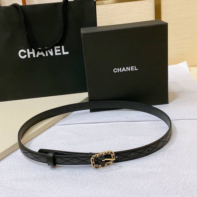 小红书爆款单品 小香顶级版本羊皮出货 Chanel 23C 字母腰带 软硬适中的小羊皮 搭配好帮手 一年四季最不可缺少的搭配神器 穿裙子西装百搭必备 宽度 Cm