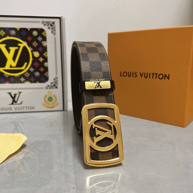 品名 Lv 路易 威登原单 材质 原单牛皮腰带 百分百头层牛皮腰带保证真皮 24K纯钢扣 专柜原单品质 做工精细 时尚大牌 送人自用首选 包装 请认准如图专柜包