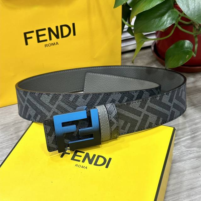 Fendi 芬迪 专柜同款 宽 Cm 双环正反用腰带 Ff按钉搭扣 深兰色cuoio Romano皮革材质 反面面料带有烟草黄和黑色ff图案 真空电镀金属饰面