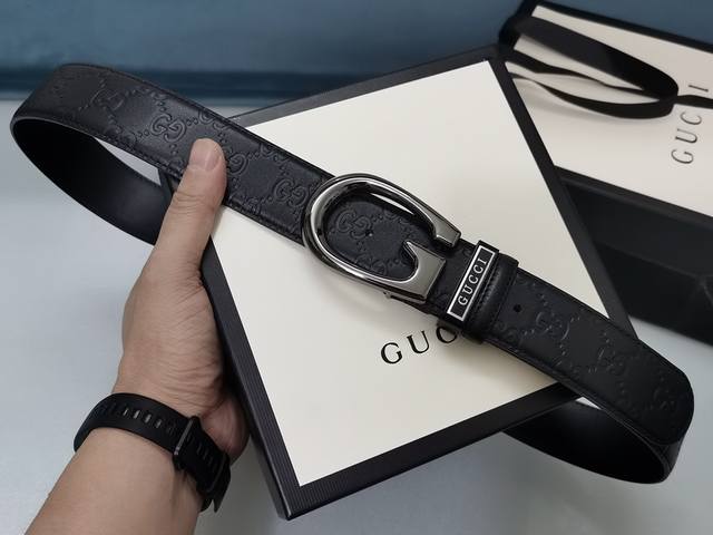 Gucci 古驰 全套包装 3 8Cm进口小牛皮压花 专柜正品1:1完美复刻 原版底皮 采用热压印技术的gucci Signature皮革精制而成 触感厚实 印