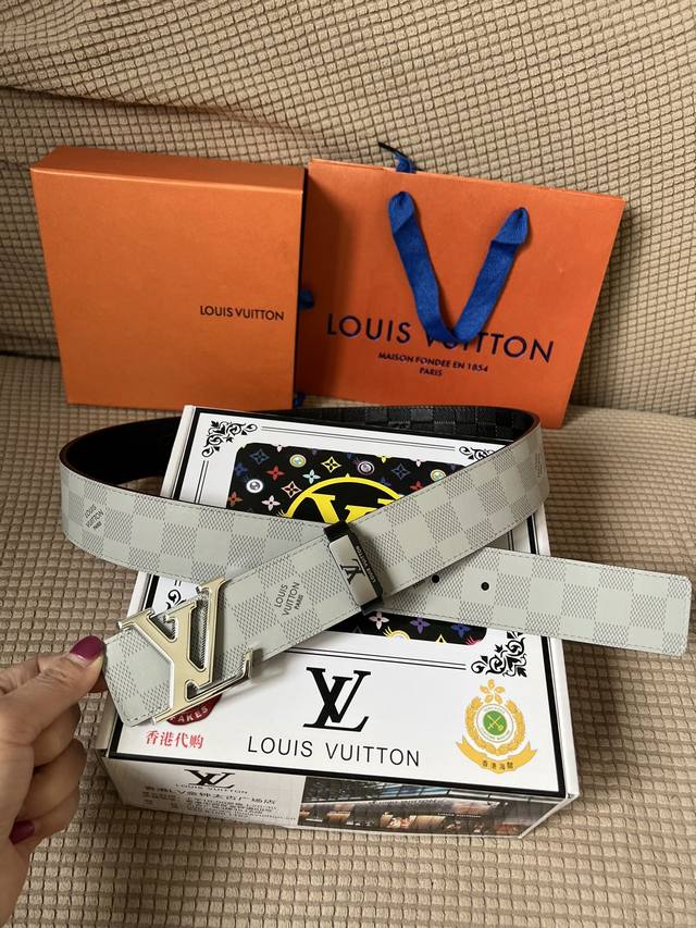 品名 Lv 路易 威登原单 材质 原单牛皮腰带 百分百头层牛皮腰带保证真皮 24K纯钢扣 专柜原单品质 做工精细 时尚大牌 送人自用首选 包装