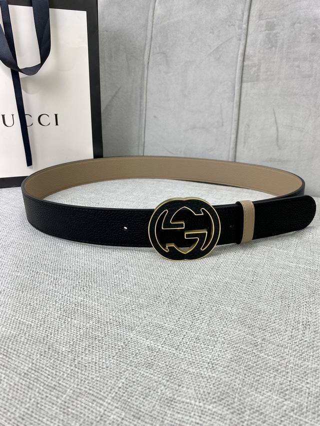 宽度3 8Cm Gucci Gg Marmont系列每一季都会推陈出新 为灵感源于70年代的标志性原版gg6 0Cm钢扣配件注入现代精髓 这款双色头层牛皮腰带