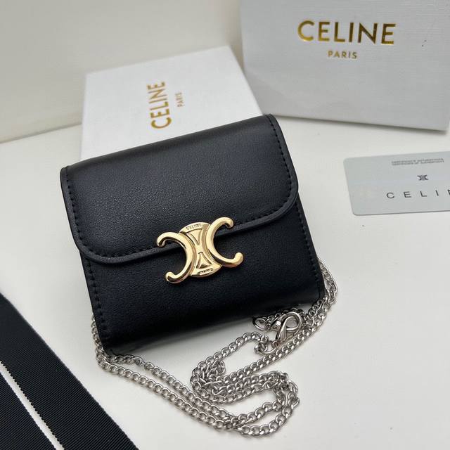 Celine 10783 链条可拆卸颜色 黑 棕 灰尺寸 11x10x5Celine凯旋门非常炫美的一个系列 专柜同步 采用头层牛皮 精致时尚 可以单肩背 也可