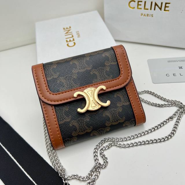 Celine 10999 链条可拆卸颜色 黑色印花 尺寸 11x10x5Celine凯旋门非常炫美的一个系列 专柜同步 采用头层牛皮 精致时尚 可以单肩