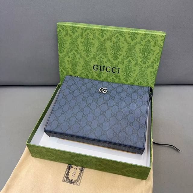 Gucci 古奇 Gg印花手袋 手拿包 洗漱包 采用精湛镶嵌细工 经典百搭 实物拍摄 原厂原版面料 配送防尘袋 礼盒 26 X 20 Cm