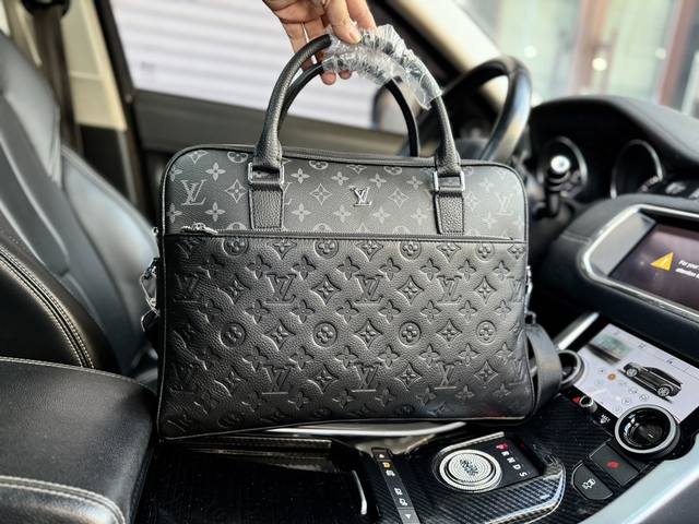 高端货 Louis Vuitton 公文包 Porte-Documents Voyage 公文包 粗犷的damier Graphite格纹赋予此款porte-D