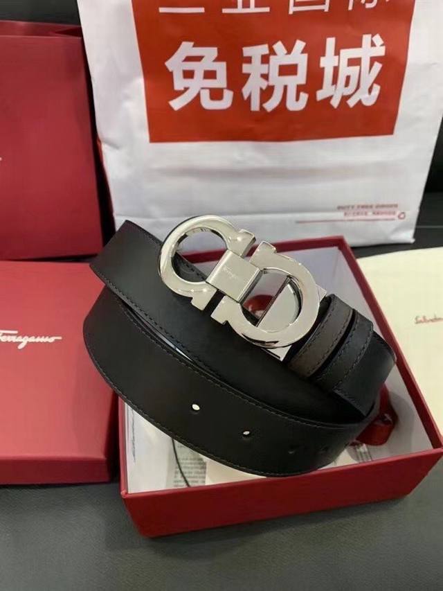 礼物首选ferragamo菲拉格慕 皮带将摩登设计与精湛的手工技艺完美结合 打造出风格华贵典雅 实用性和款式并重 3 5Cm宽 搭配最新原版真空电镀五金扣 不易