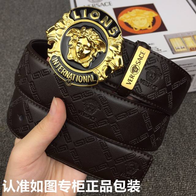 品牌 Versace 范思哲 型号 原单 请认准如图专柜包装 等级 意大利进口百分百头层牛皮 范思哲 Versace 世界著名奢侈品品牌 美人头