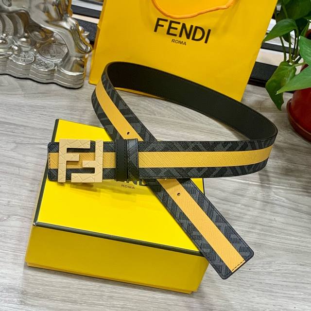 Fendi 芬迪 专柜同款 宽4 0Cm 双环正反用腰带 Ff按钉搭扣 黑色cuoio Romano皮革材质 反面面料带有烟草黄和黑色ff图案 四方满钻金属饰面