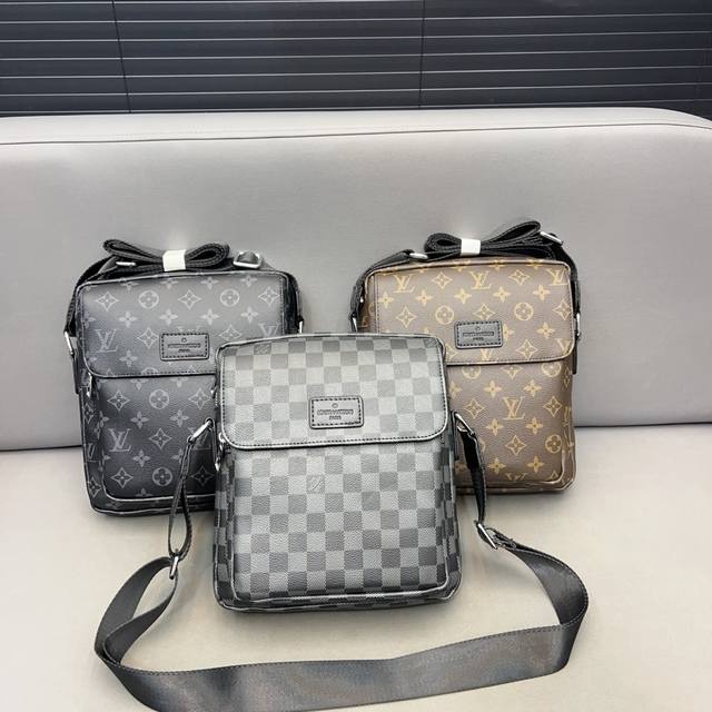 Louisvuitton 路易威登 District 翻盖邮差包 男士斜挎包 采用精湛镶嵌细工 实物拍摄 原厂原版面料 配送防尘袋 22 X 25 Cm