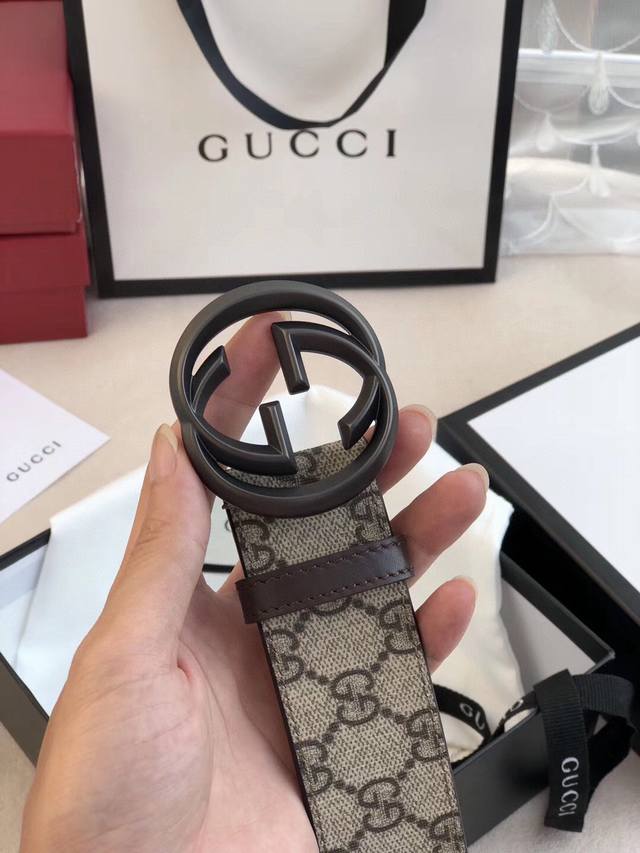 Gucci 古驰 原厂pvc皮料 进口磨砂皮 配18K钢扣宽 3.8Cm 卖点 :皇家御用经典款式 永不过时 带身品牌logo原版钢印,质感卓越,高级造工 手感