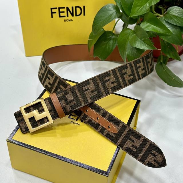 Fendl 芬迪 专柜同款 宽3.8Cm 原版定制布料 单环皮带钢扣 Ff图案布料材质 棕色皮革内衬 单钉镀钯金属配件 时尚潮流 经典系列