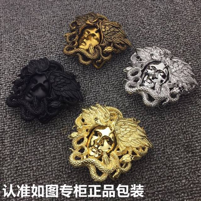 品牌 Versace.范思哲 型号 原单 请认准如图专柜包装 等级 意大利进口百分百头层牛皮 范思哲.Versace 世界著名奢侈品品牌 美人头经典之作 进口头