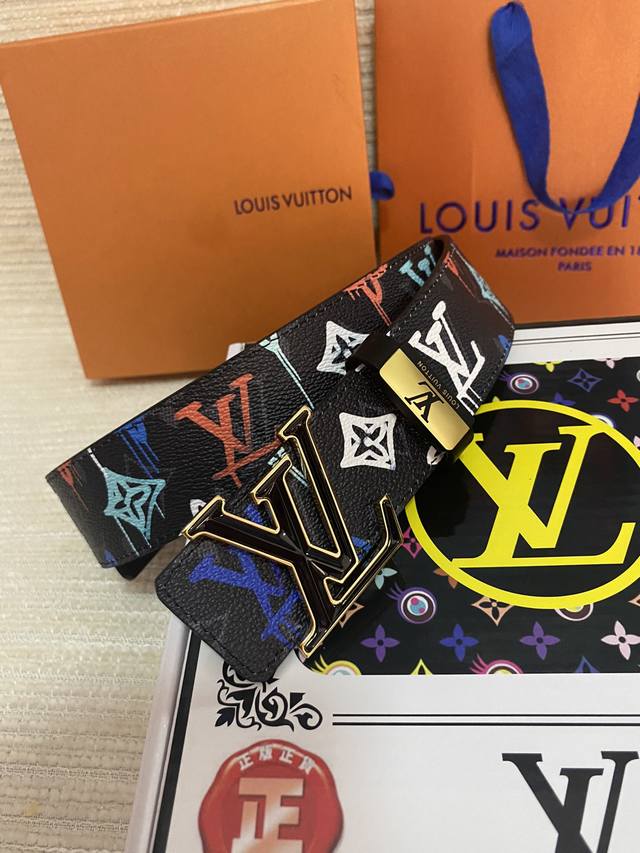 品名 Lv..路易..威登原单 材质 原单牛皮腰带 百分百头层牛皮腰带保证真皮 24K纯钢扣 专柜原单品质 做工精细 时尚大牌 送人自用首选 包装 请认准如图专