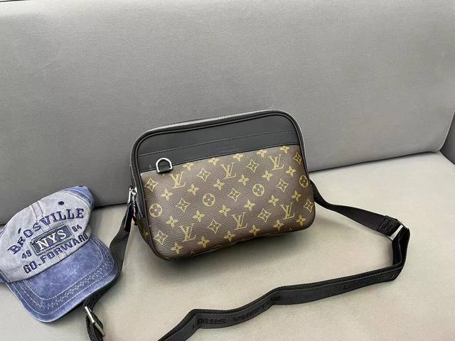 Louisvuitton 路易威登 Trocadero Nm小号邮差包 斜挎包 单肩包 采用精湛镶嵌细工 经典百搭 实物拍摄 原厂原版面料 N40087 配送礼