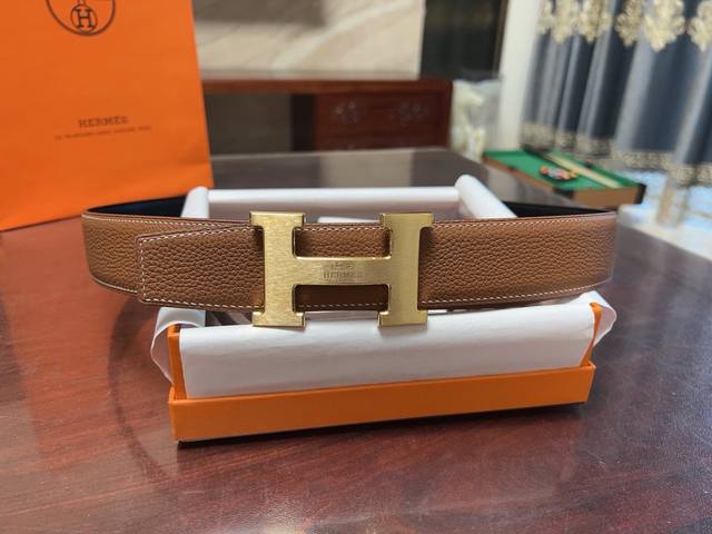 宽度38Mm 爱马仕hermes 原单品质 选用最上乘的高级材料 注意工艺的装饰和细节的精巧 深受广大男士的喜爱 尤其是触摸得到的柔软细腻质感 简直爱了尽显高贵