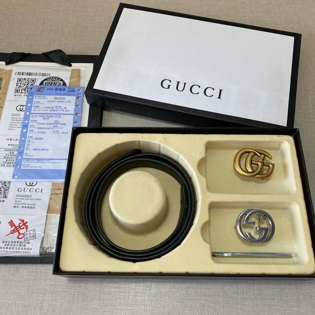 G精品款 双扣礼盒套装 含礼盒 专柜有售 Gucci专柜在售正品 此款采用头层牛皮制作 走线油边细致 正品开模 搭配仿铜扣经久耐用 2.5Cm规格 送打眼针