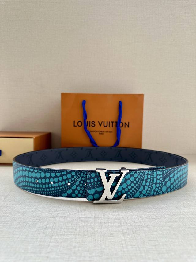 4.0宽:路易威登与草间弥生再度联袂 在合作系列中推出 Lv X Yk Lv Webbing 腰带 于棉布表面重绘这位日本艺术家多次解构的南瓜图案