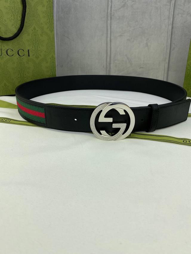 宽度4.0Cm Gucci 经典帆布织带腰带 配以织纹皮质滚边和双g原单镶钻钢扣 绿色 红色 绿色棉质帆布编织腰带 配以黑色头层牛皮