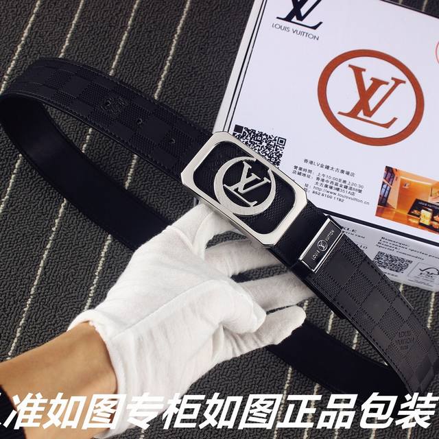 品名 Lv..路易..威登原单 型号 认准如图专柜包装 赠送打孔器 材料 百分百头层牛皮 24K纯钢扣格子纹路保证真皮 专柜同等质量 送人自用首选 包装 请认准