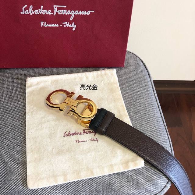 到貨 Salvatoreferragamo 采用进口头层皮革精制而成 真空电镀马蹄五金耐用不掉色 全球销量稳居榜首 新颖款式时尚大方不过时 宽度35Mm