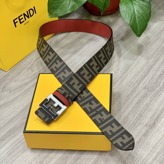 Fendi 芬迪 专柜同款 宽4.0Cm 双环正反用腰带 Ff按钉搭扣 红色cuoio Romano皮革材质 反面面料带有烟草黄和黑色ff图案 黑色珐琅金属饰面