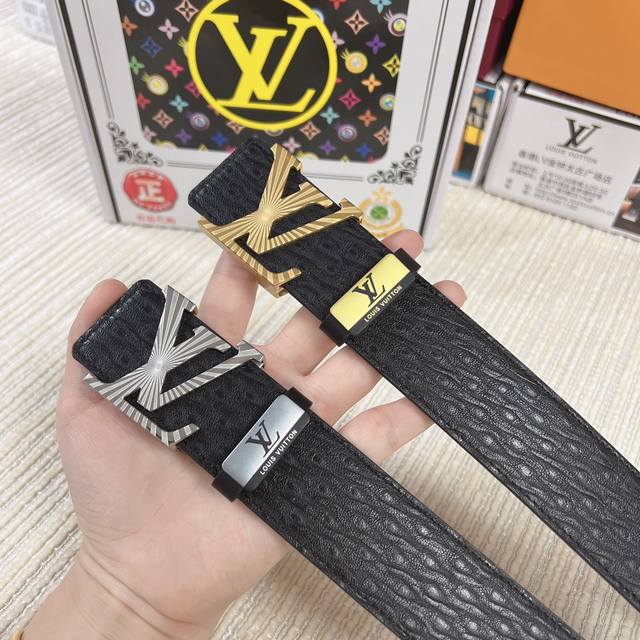 品名 Lv..路易..威登原单 材质 原单牛皮腰带 百分百头层牛皮腰带保证真皮 24K纯钢扣 专柜原单品质 做工精细 时尚大牌 送人自用首选 包装 请认准如图专