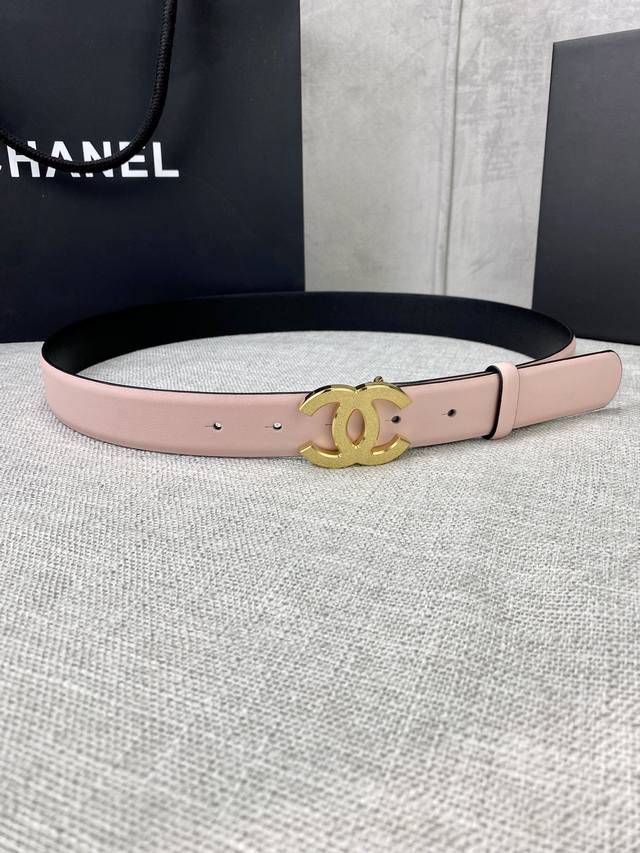 特 宽度3.0Cm Chanel 香奈儿 女士腰带皮带新款柔软的进口小牛皮金 银压砂面金属钢扣。