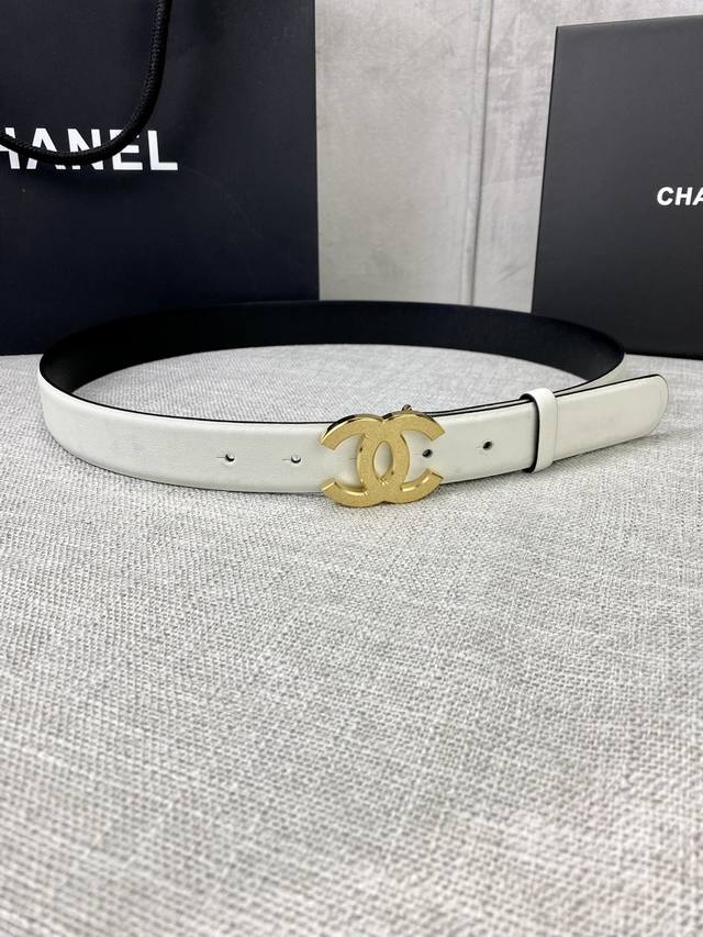 特 宽度3.0Cm Chanel 香奈儿 女士腰带皮带新款柔软的进口小牛皮金 银压砂面金属钢扣。