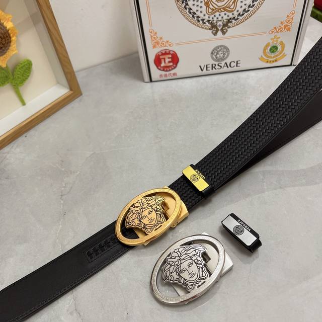 品名：Versace.范思哲 自动带 材质：原单牛皮腰带 百分百头层牛皮腰带保证真皮，24K纯钢扣，专柜原单品质、做工精细，时尚大牌，送人自用首选 Dd