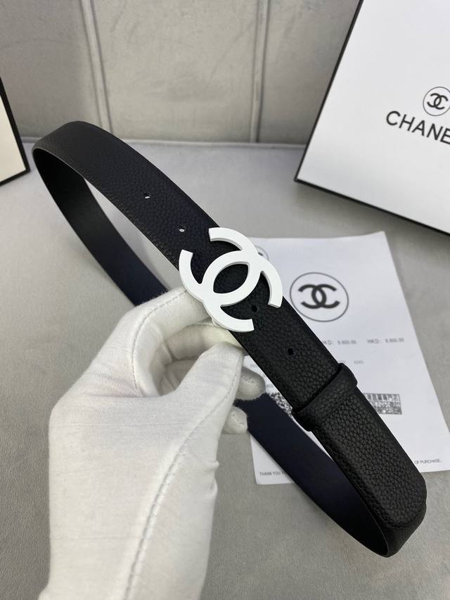 宽度3.0Cm Chanel 香奈儿 女士腰带 小牛皮 支持nfc芯片官方网站链接扫码验证、经典扣头 内侧cnc走光处理 边角手感圆润配有烤漆金属钢扣。