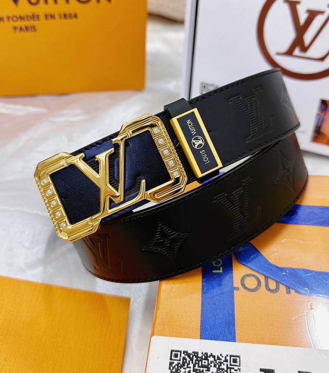 皮带：Lv..路易..威登顶级复刻. 腰带：原单品质百分百头层牛皮，保证真皮。镶嵌颗颗饱满钻石镶钻工艺.真空电镀.永不掉色.24K实心纯钢扣头层小牛皮老